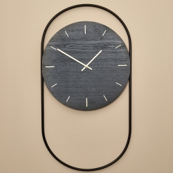 A wall clock vgur - sort egetr