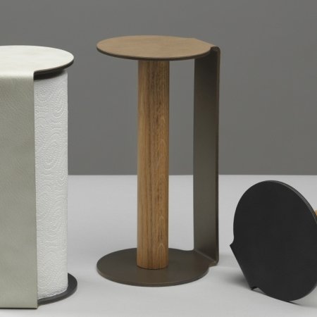 Køkkenrulleholder i læder fra lind dna design køkkenrulleholder Krukker i haven