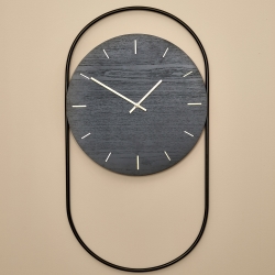 A wall clock vgur - sort egetr