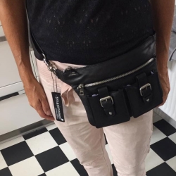 Bumbag i sort lder