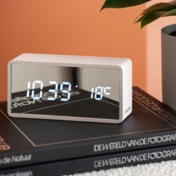 Billede af Karlsson digital vækkeur Silver Mirror - hvid