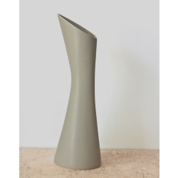 Stolt vase kande - varm grå