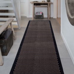 TICA Cph tppe Dot sort brun - 100x300 cm