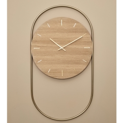 A wall clock vgur - egetr og messing