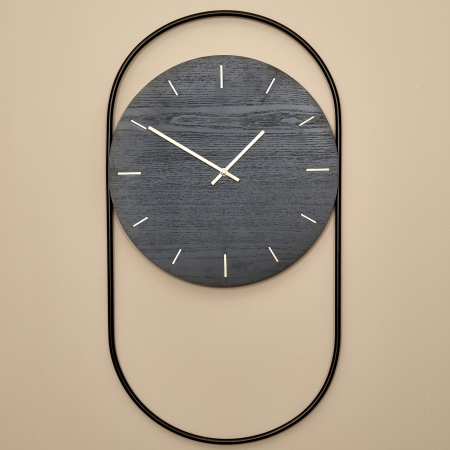 A wall clock vgur - sort egetr