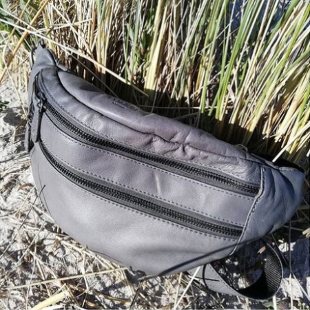 Bæltetaske grå læder - Corium Design