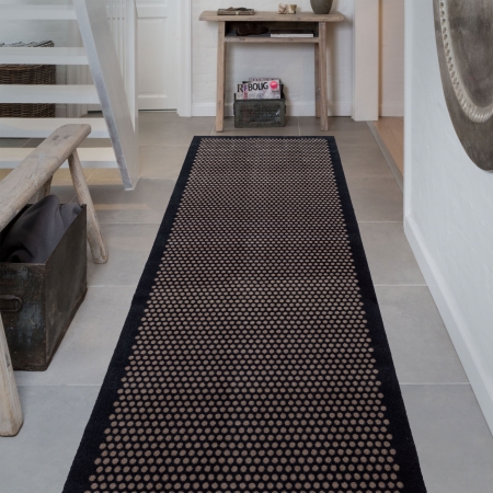TICA Cph tppe Dot sort brun - 100x300 cm